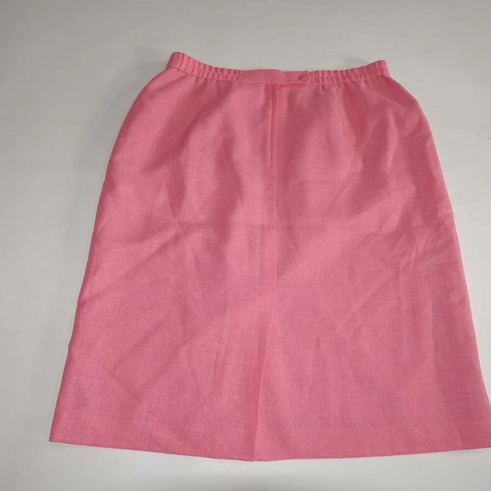 Le Suit Coral Pink Two-Piece Skirt Set - Picture 4 of 8